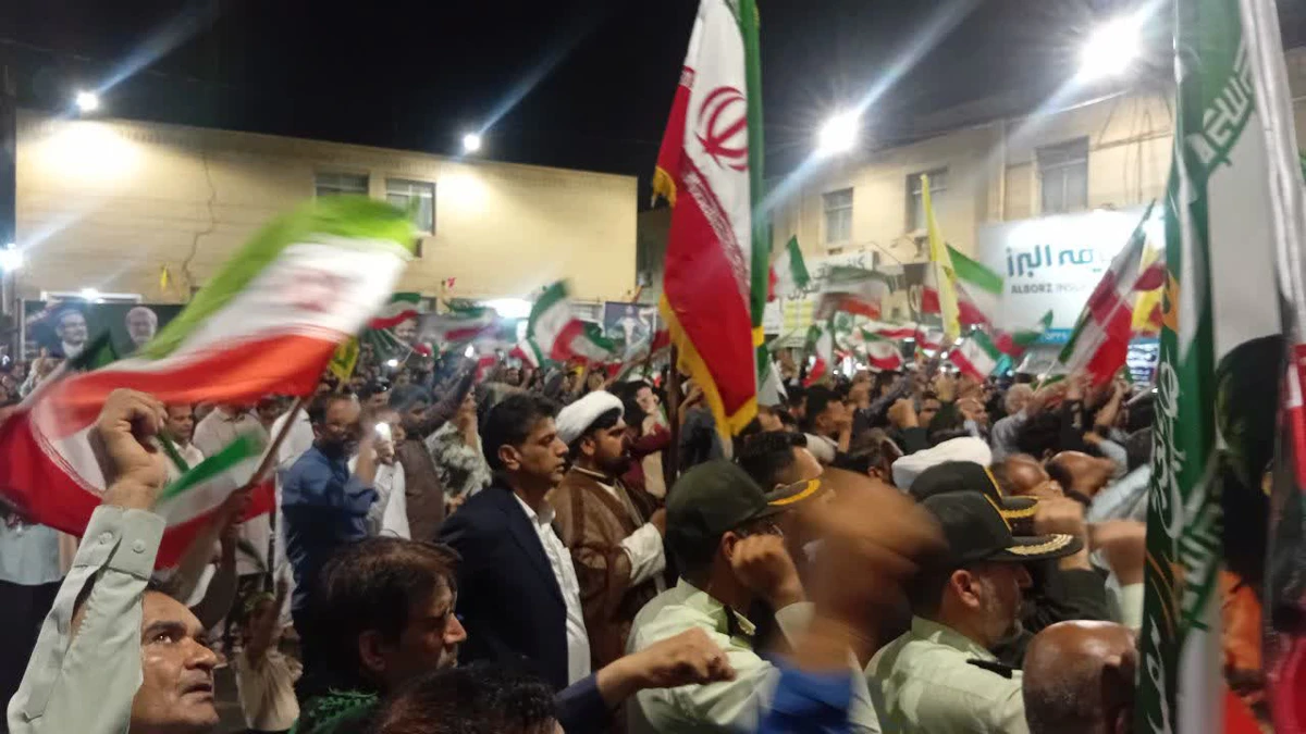 تجمع مردم چابهار در هشتاد و هفتمین شب دفاع از میهن
